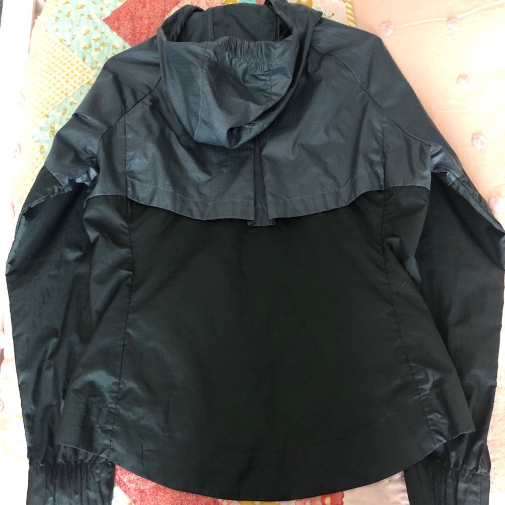 Women’s Small Nike Windbreaker - Picture 2 of 2
